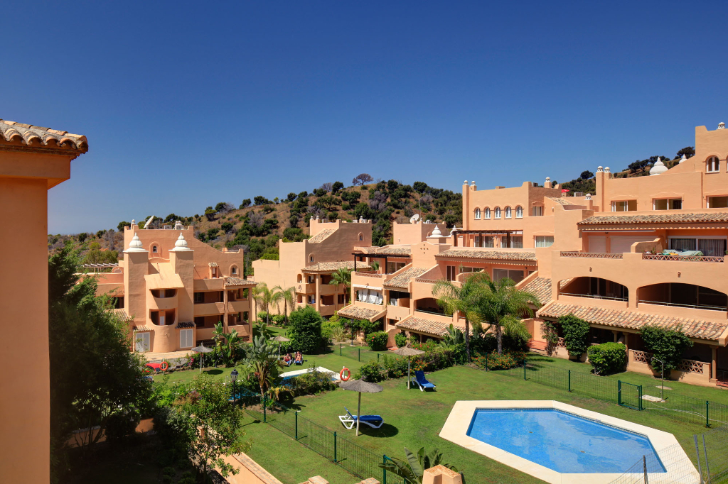 The Retreat at Santa Maria Village (apartments in Elviria, Marbella) width=