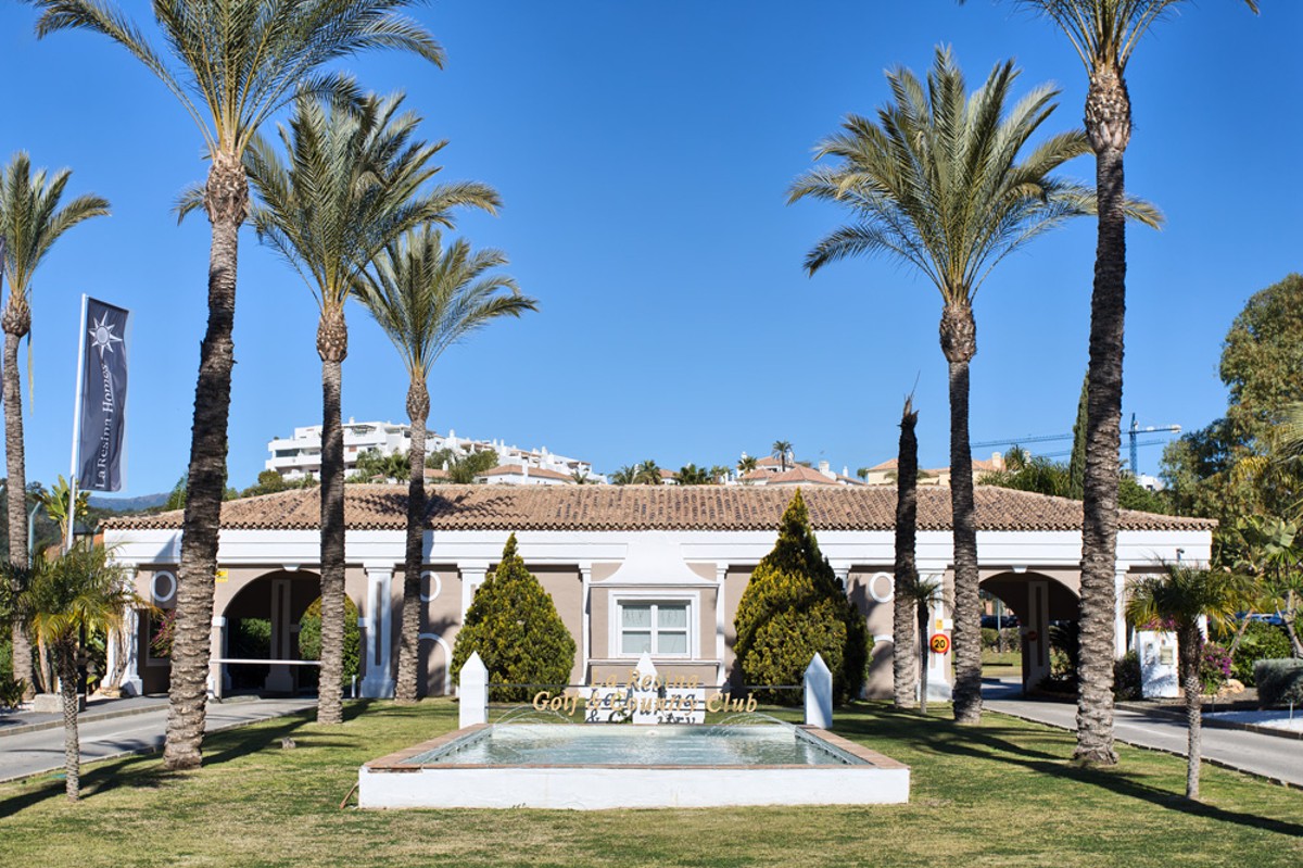 Villa in Pueblo Andaluz Estepona