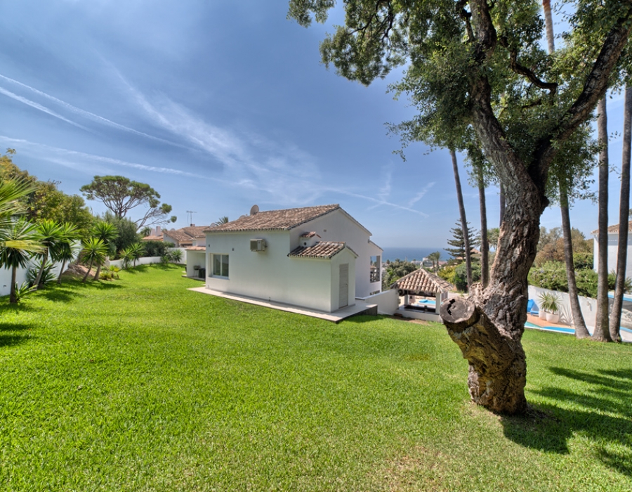 Villa for sale in El Rosario Marbella