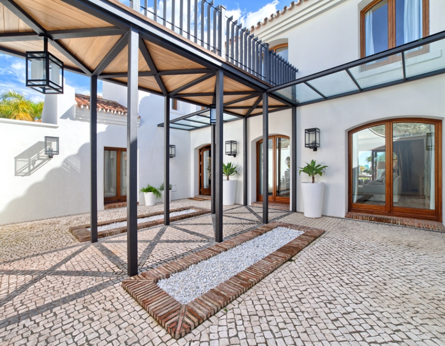 Villa for sale in Benahavis La Quinta