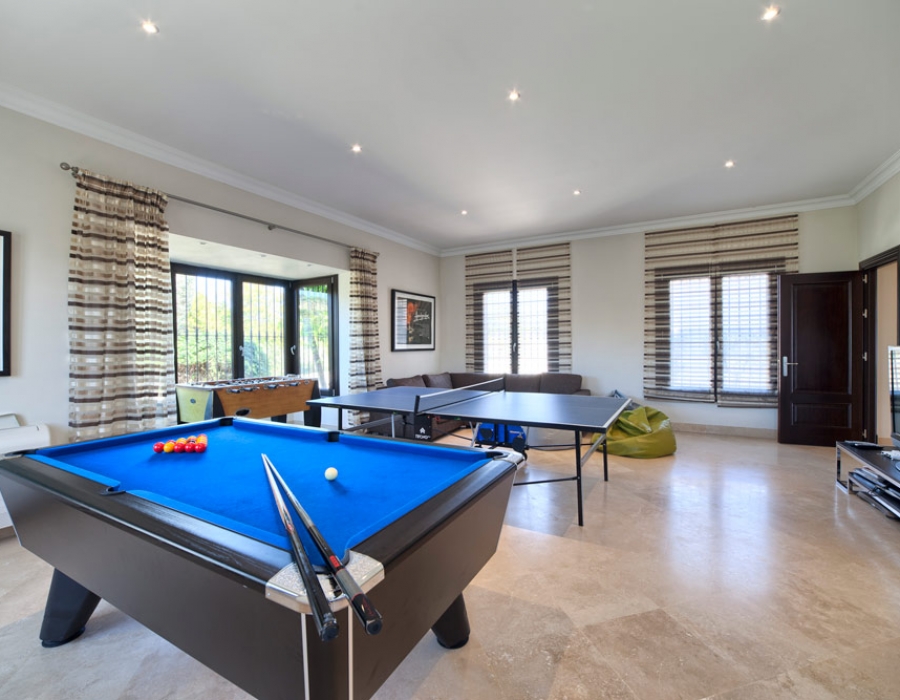 Villa for sale in Benahavis Marbella Club Golf Resort