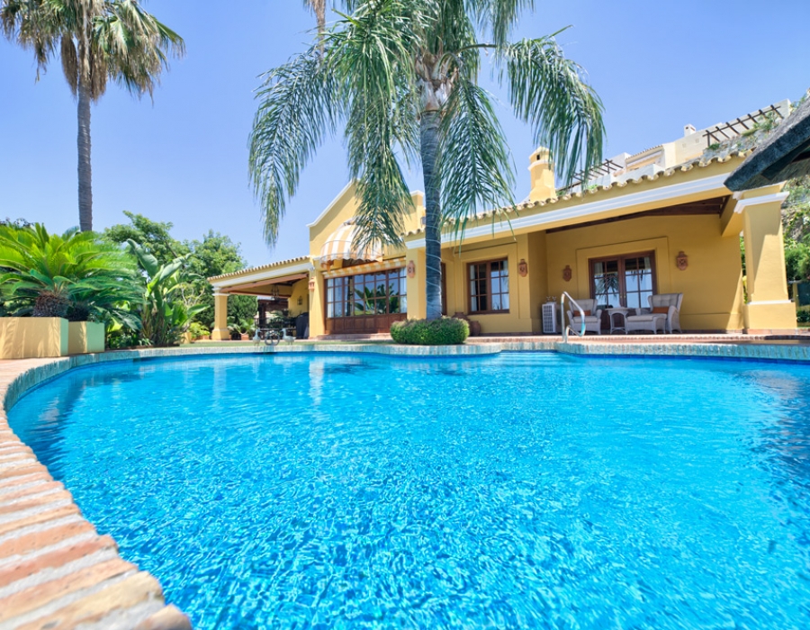 Villa for sale in Benahavis Puerto del Almendro