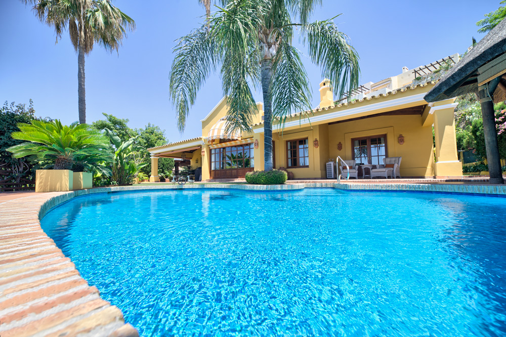 Villa for sale in Benahavis Puerto del Almendro
