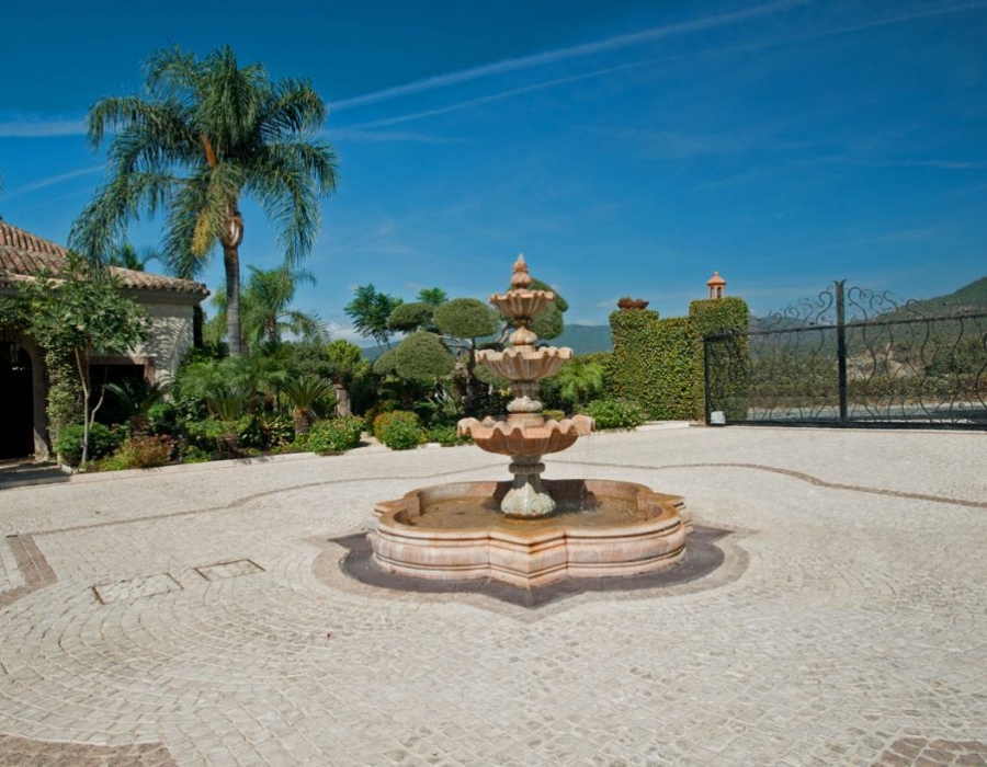 Villa for sale in La Zagaleta Benahavis
