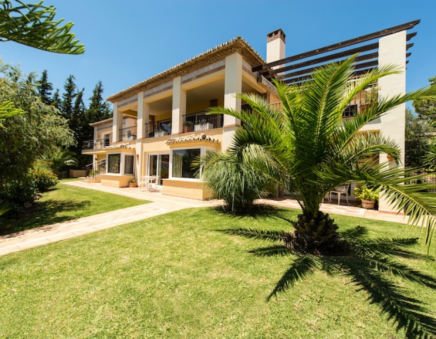 Villa in Las Brisas for sale (Nueva Andalucia - Marbella)
