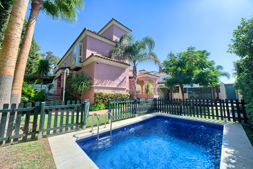 Villa in San Pedro de Alcantara for sale