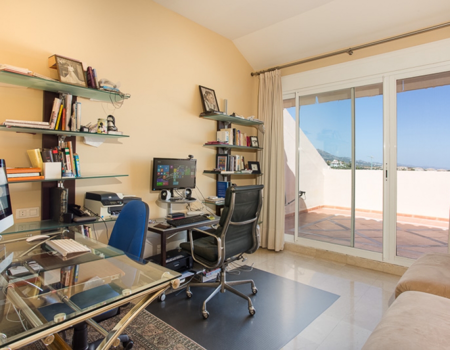 Penthouse in Nueva Andalucia for sale (Albatross Hill)