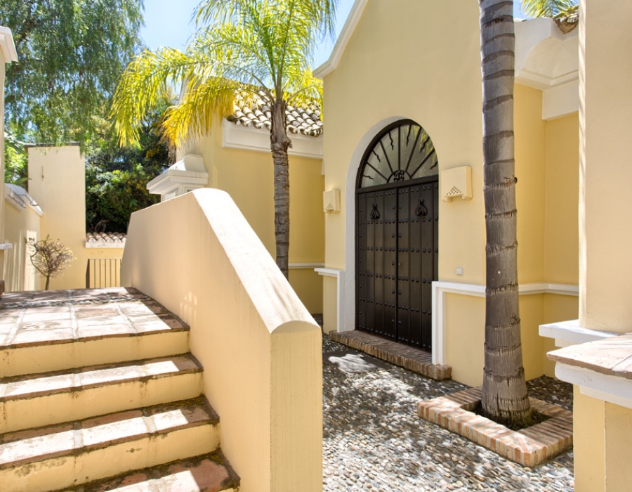 Villa in Puerto de los Almendros for sale Benahavis