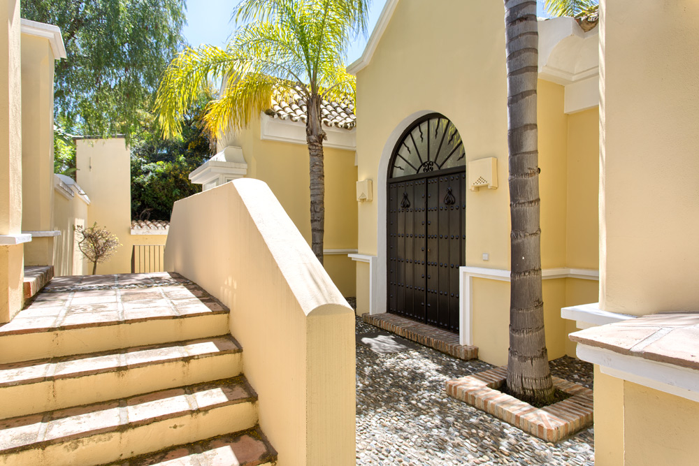 Villa in Puerto de los Almendros for sale Benahavis