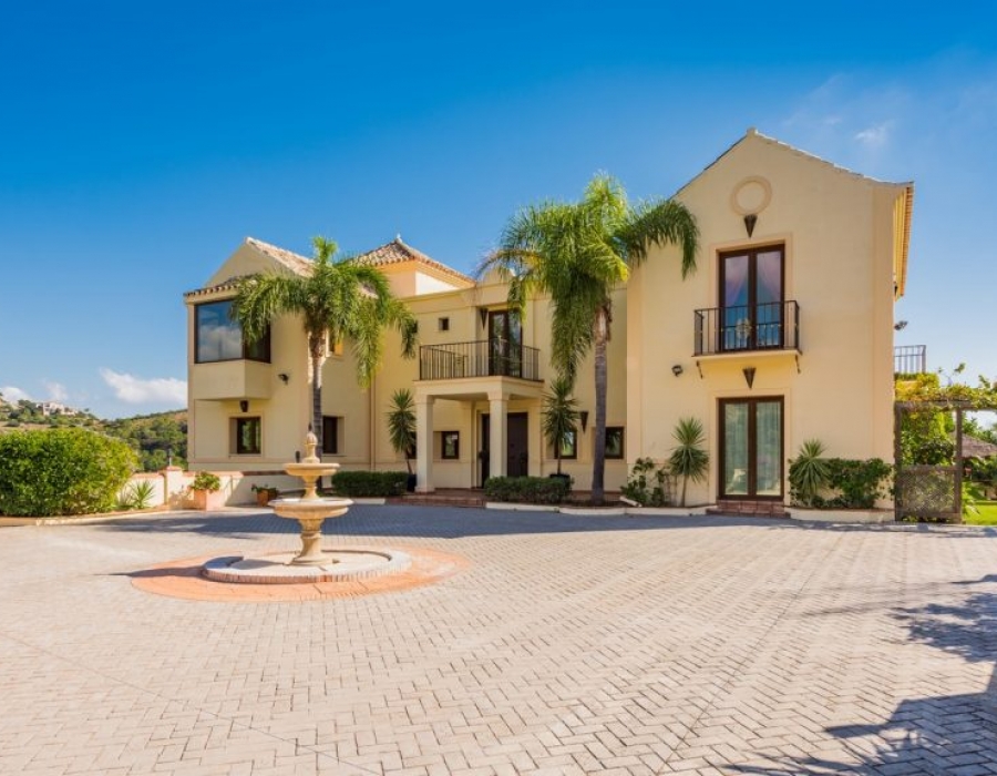 Luxury villa in Benahavis for sale (Monte Mayor)