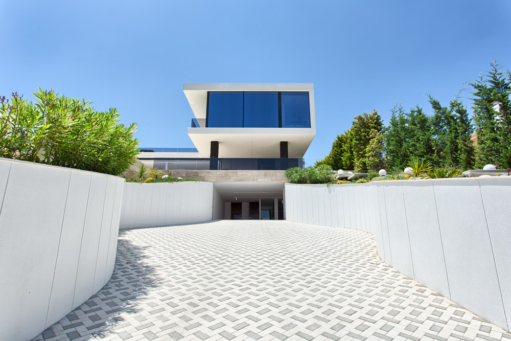 Contemporary villa in Nueva Andalucia for sale