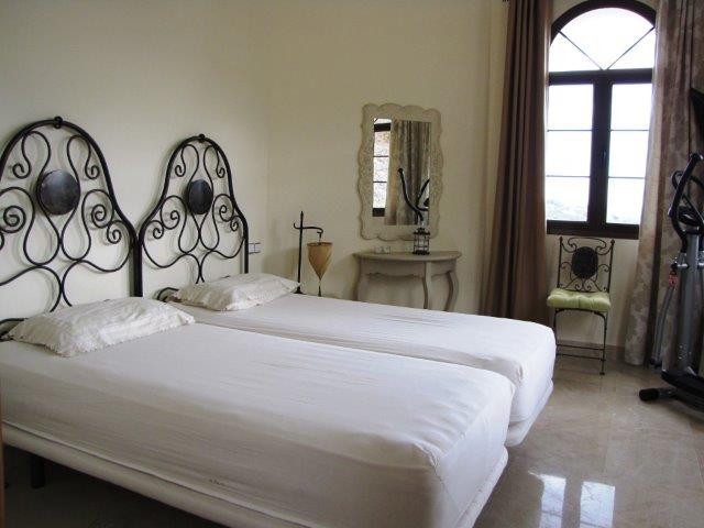 Luxury villa in La Quinta Benahavis for sale