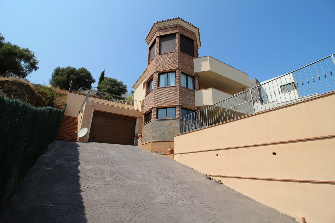 Villa in Cerros del Aguila for sale (Mijas Costa)