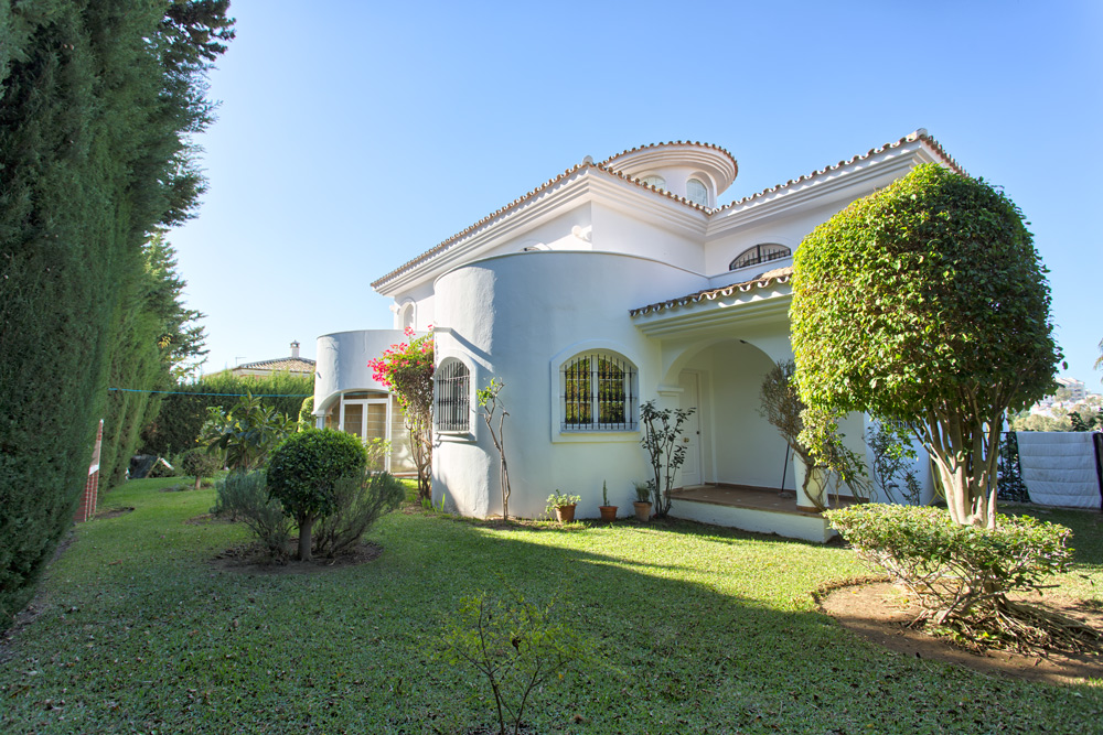 Villa in Torrequebrada Benalmadena Costa for sale