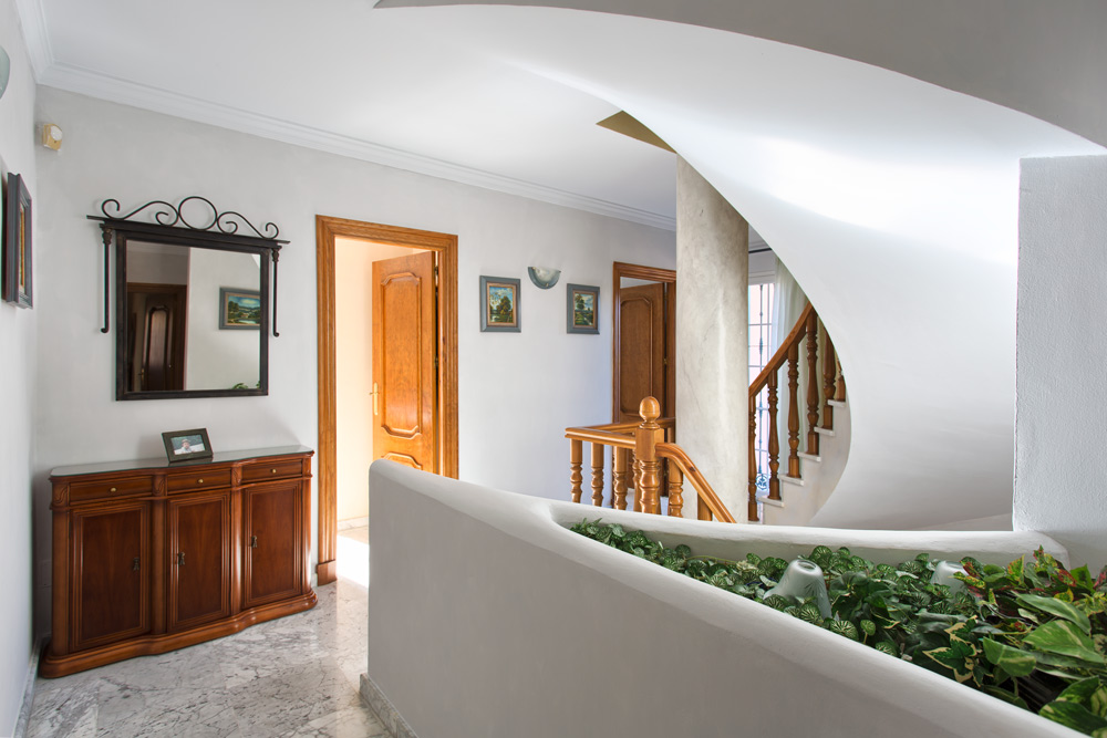 Detached villa in Nueva Andalucia for sale