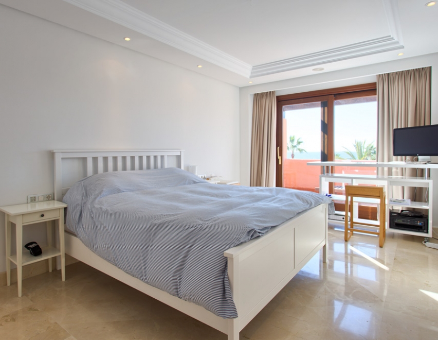 Penthouse for sale in Estepona Mar Azul