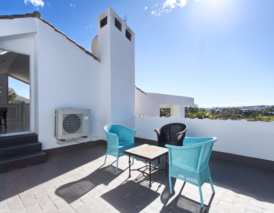 Contemporary villa in Nueva Andalucia Marbella for sale