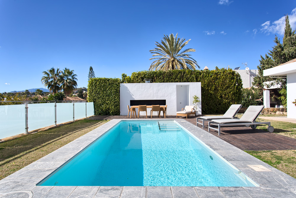 Contemporary villa in Nueva Andalucia Marbella for sale