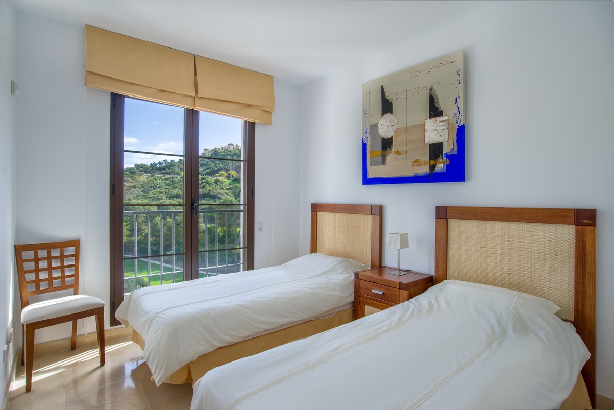 Apartment in Los Arqueros - La Torre - Benahavis for sale