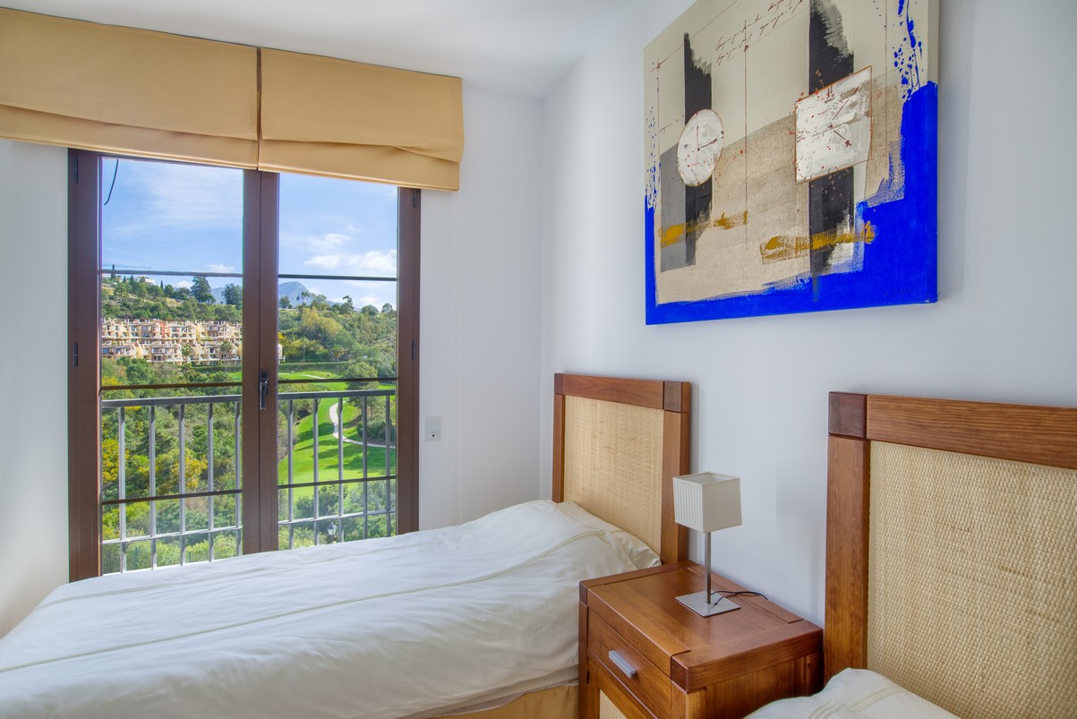 Apartment in Los Arqueros - La Torre - Benahavis for sale